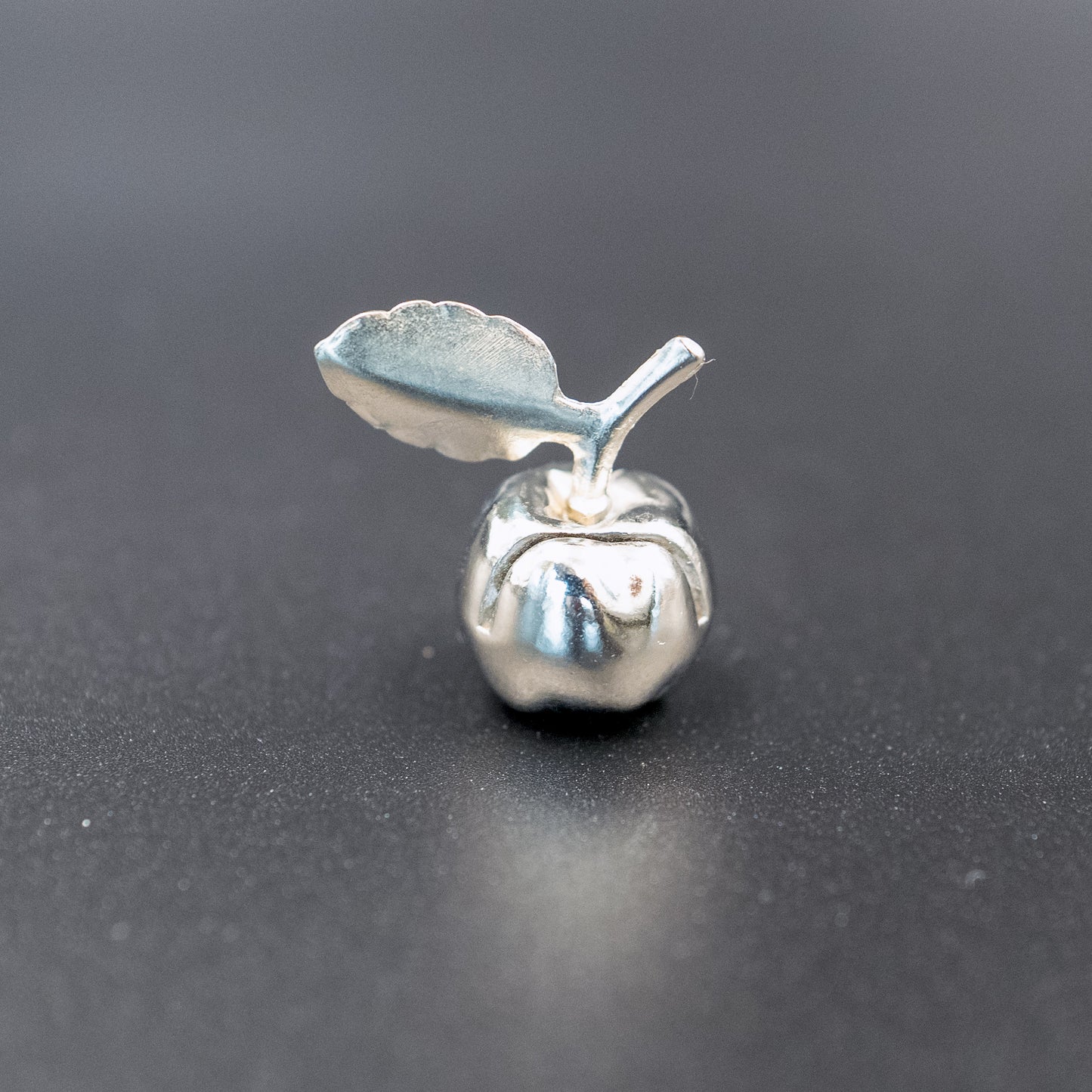 Stylish Vintage Metal Place Card Holders | Apples | Set of 6